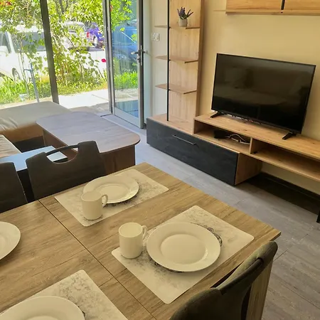 иглика апарт Appartamento Nesebar